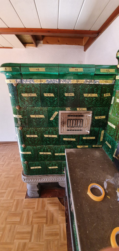  - Antike Kachelofen