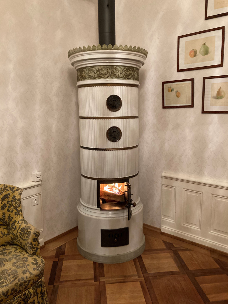 Antiker Kachelofen - Kanton Basel