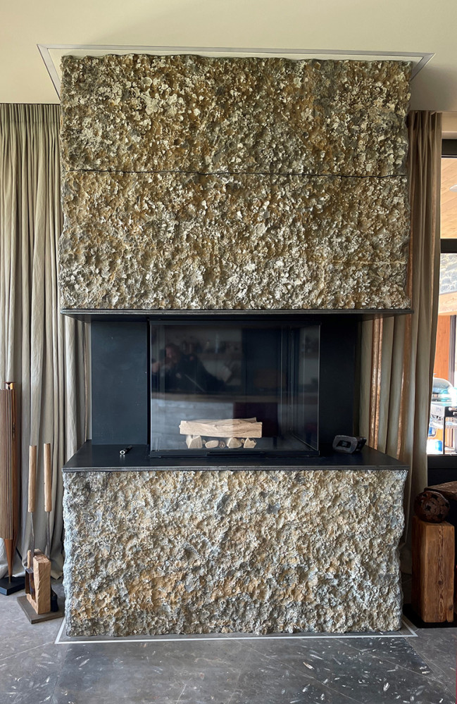 Cheminée Feuerstelle - 3-Seitig, offen (Stein) - Schweiz