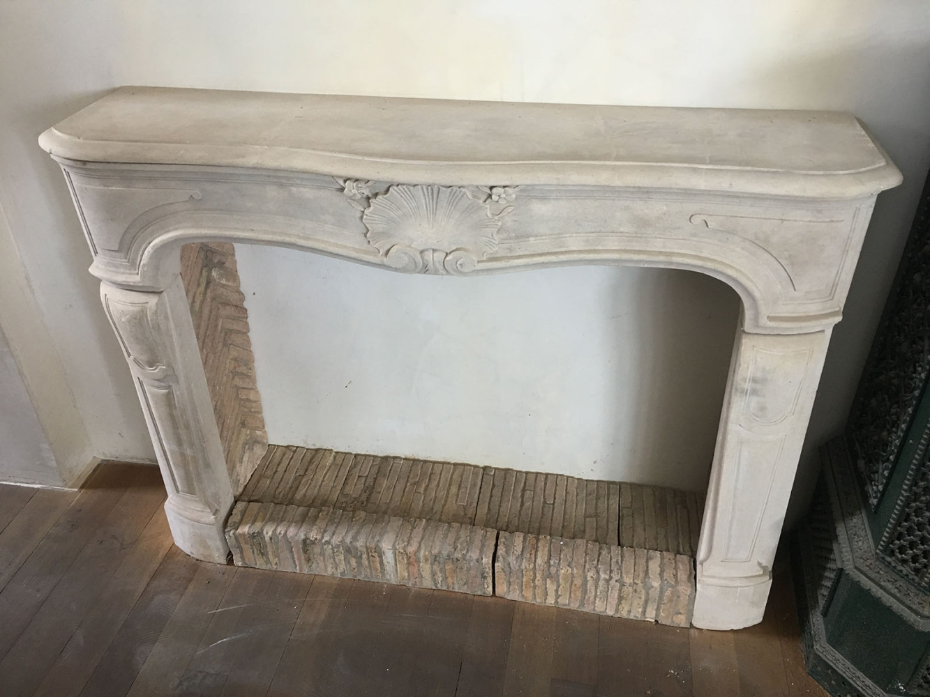  - Antike Kaminumrandungen / Cheminée