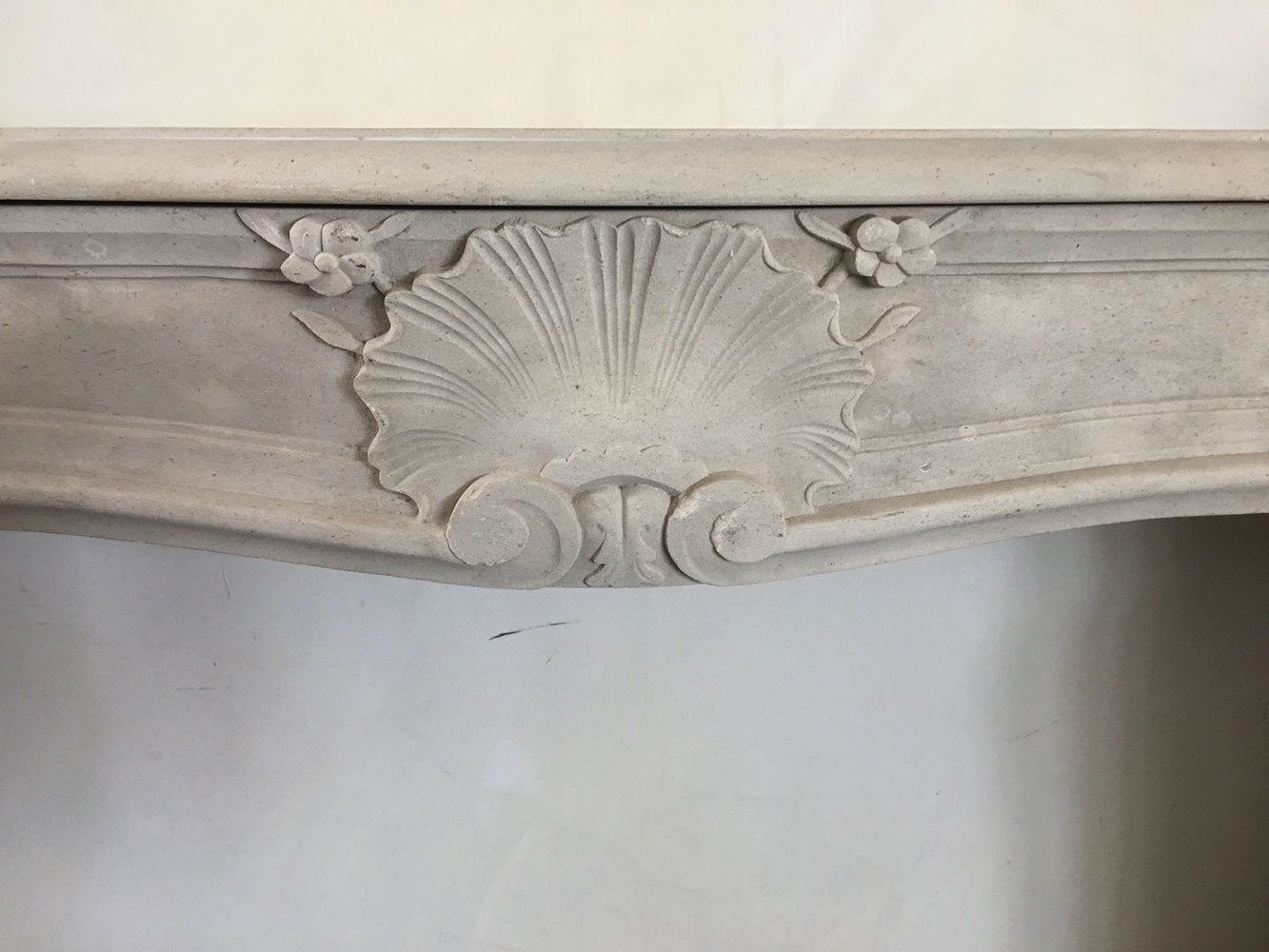  - Antike Kaminumrandungen / Cheminée