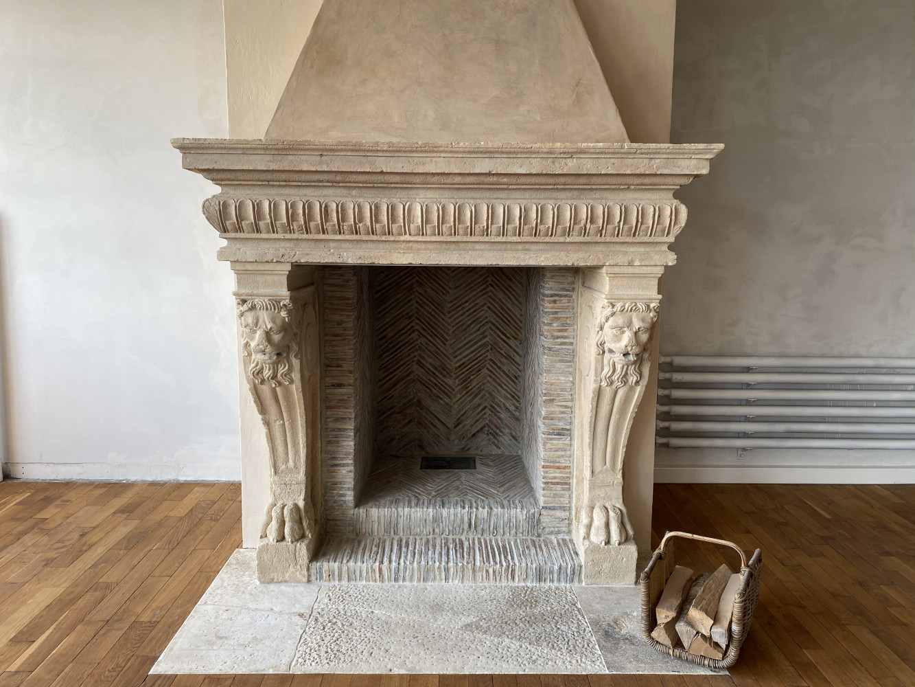  - Antike Kaminumrandungen / Cheminée