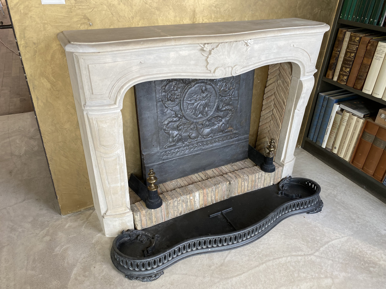  - Antike Kaminumrandungen / Cheminée